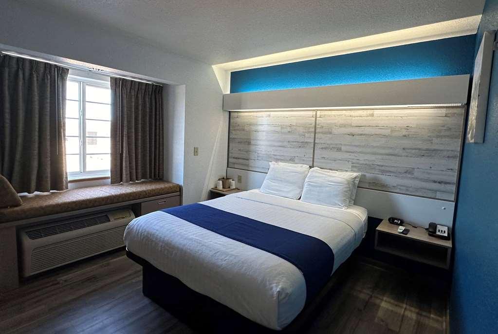 Microtel Inn & Suites Tomah Room photo